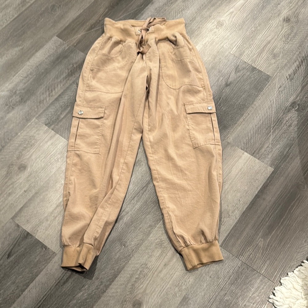 Stylish Tan Jogger Pants with Pockets